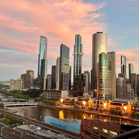 Aura2107, 2 Bedroom Apartment With Balcony, Stunning Yarra River And City Views メルボルン エクステリア 写真