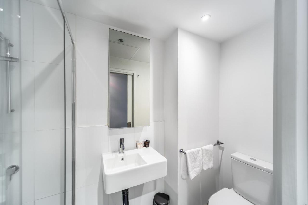 Aura2107, 2 Bedroom Apartment With Balcony, Stunning Yarra River And City Views メルボルン エクステリア 写真