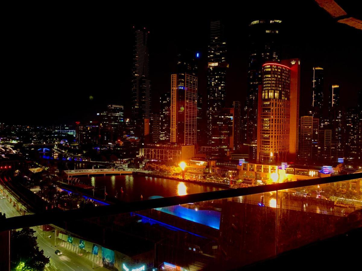 Aura2107, 2 Bedroom Apartment With Balcony, Stunning Yarra River And City Views メルボルン エクステリア 写真