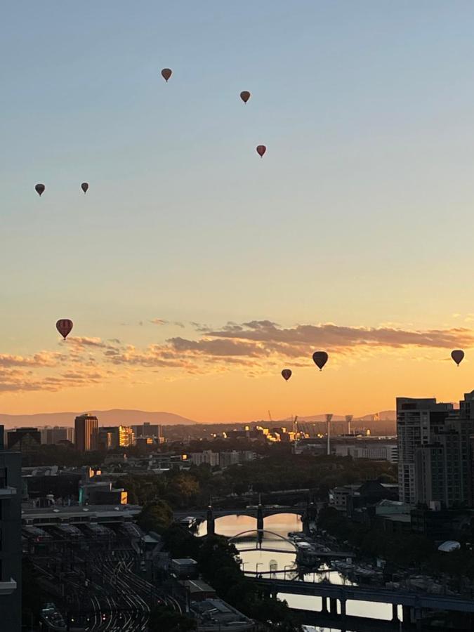 Aura2107, 2 Bedroom Apartment With Balcony, Stunning Yarra River And City Views メルボルン エクステリア 写真