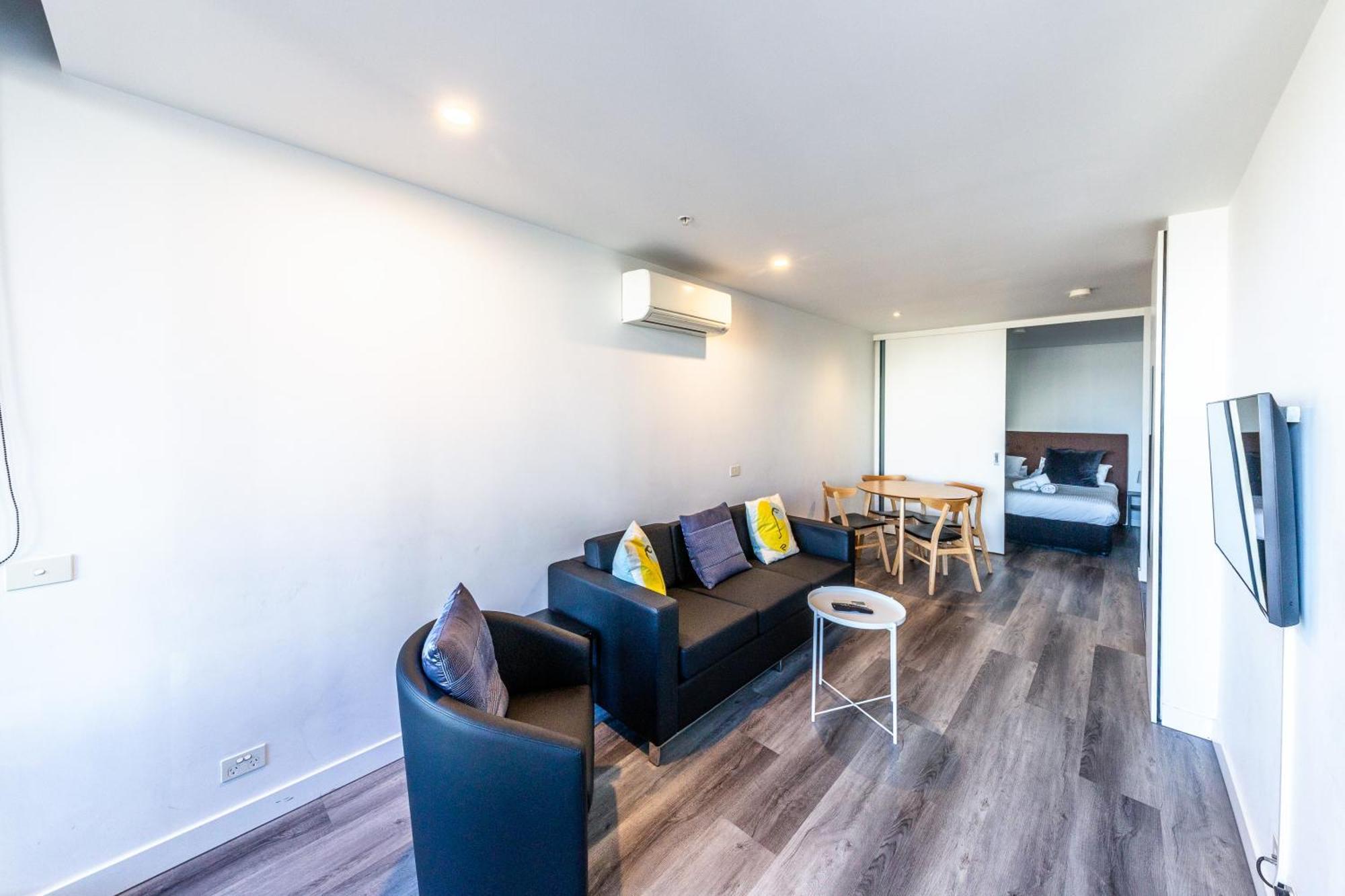 Aura2107, 2 Bedroom Apartment With Balcony, Stunning Yarra River And City Views メルボルン エクステリア 写真