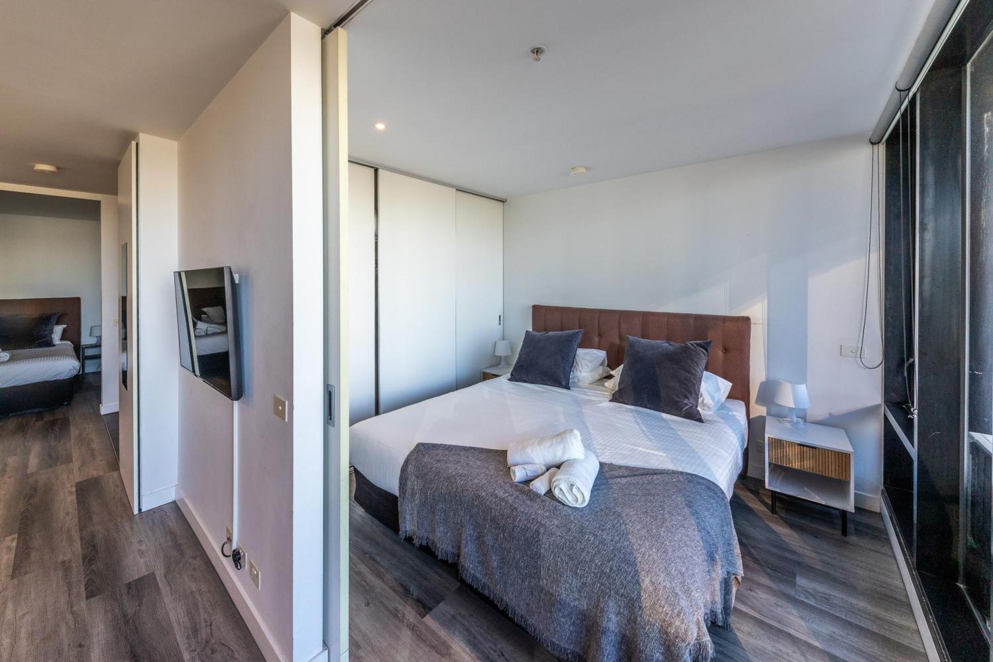 Aura2107, 2 Bedroom Apartment With Balcony, Stunning Yarra River And City Views メルボルン エクステリア 写真