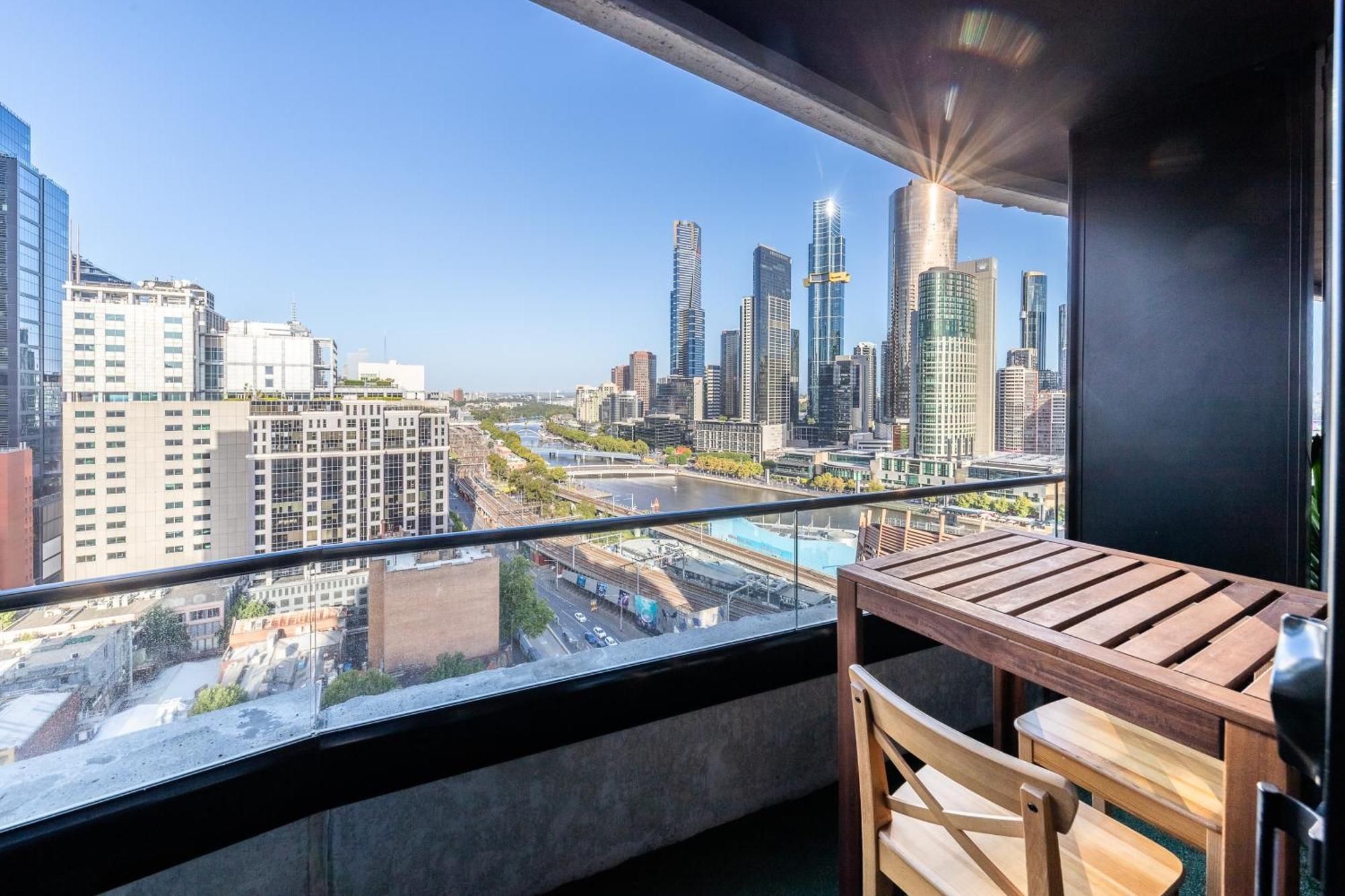 Aura2107, 2 Bedroom Apartment With Balcony, Stunning Yarra River And City Views メルボルン エクステリア 写真